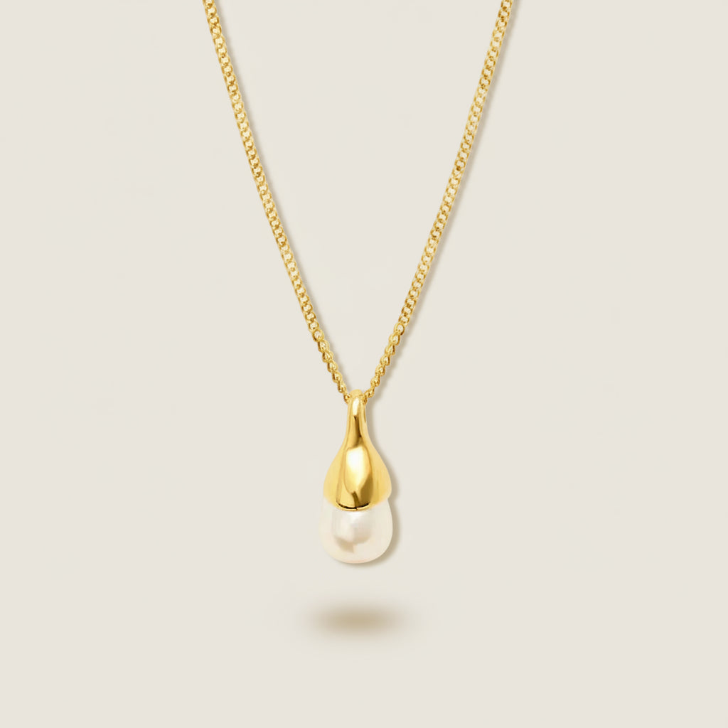 Minimal Design Pearl Drop Necklace