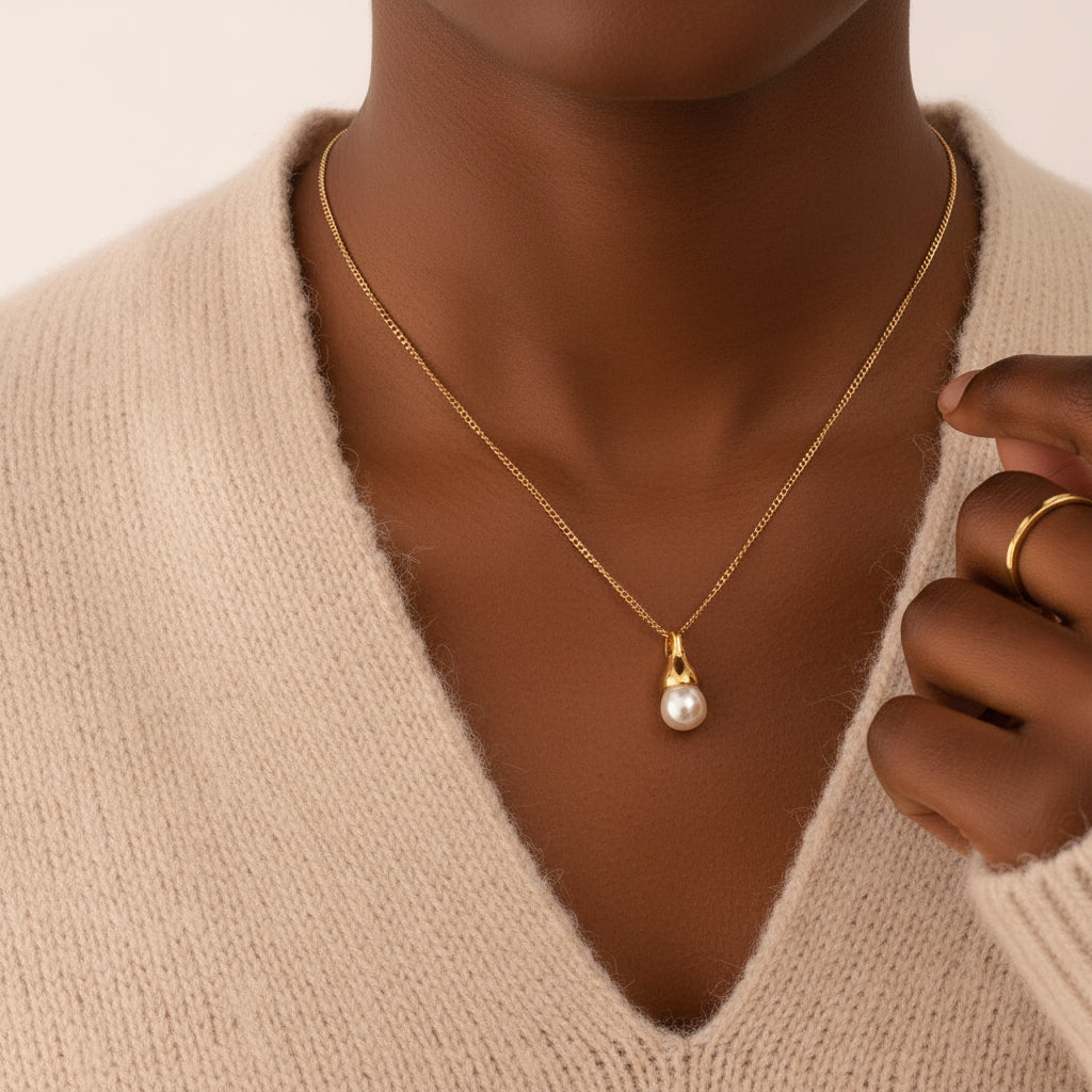 Minimal Design Pearl Drop Necklace