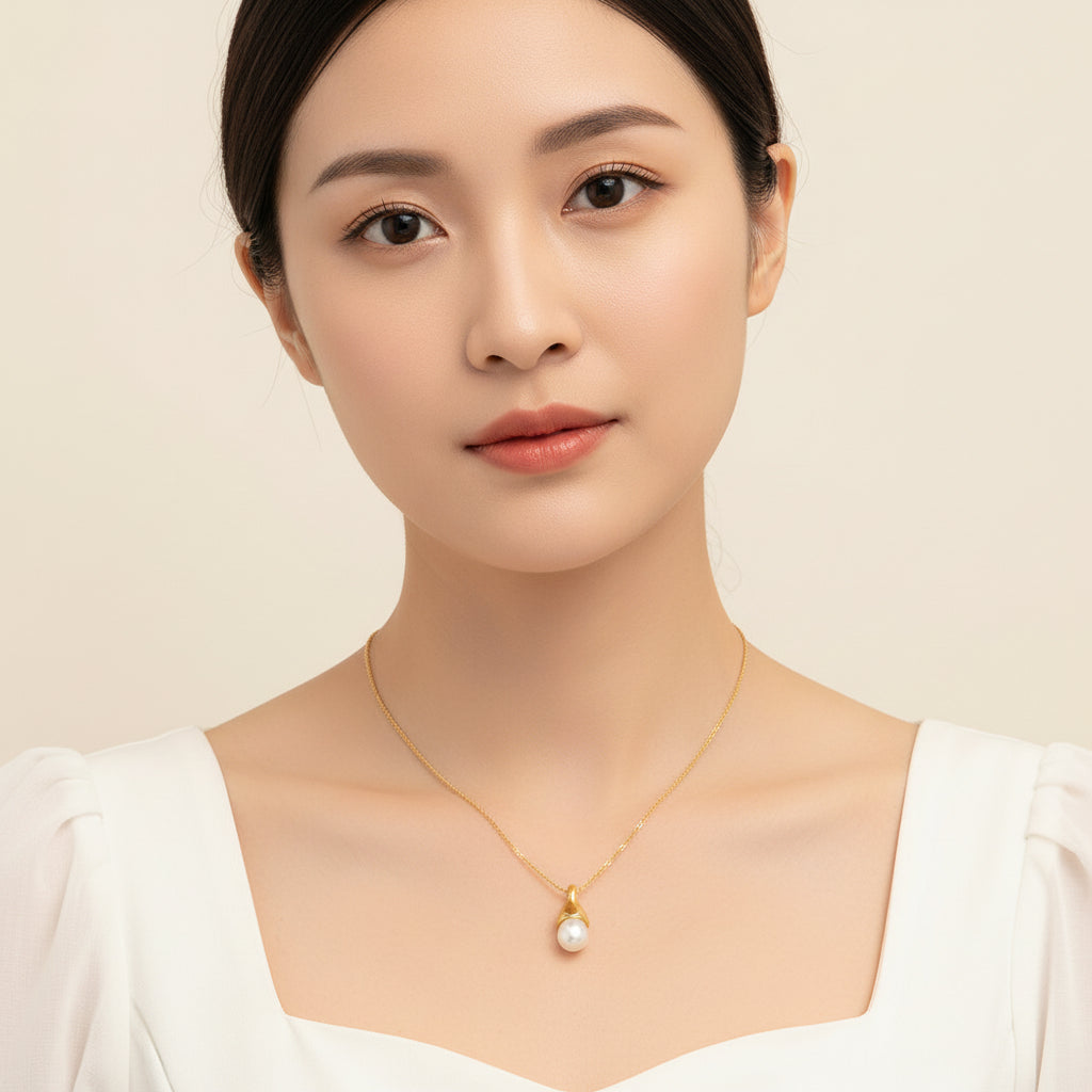 Minimal Design Pearl Drop Necklace