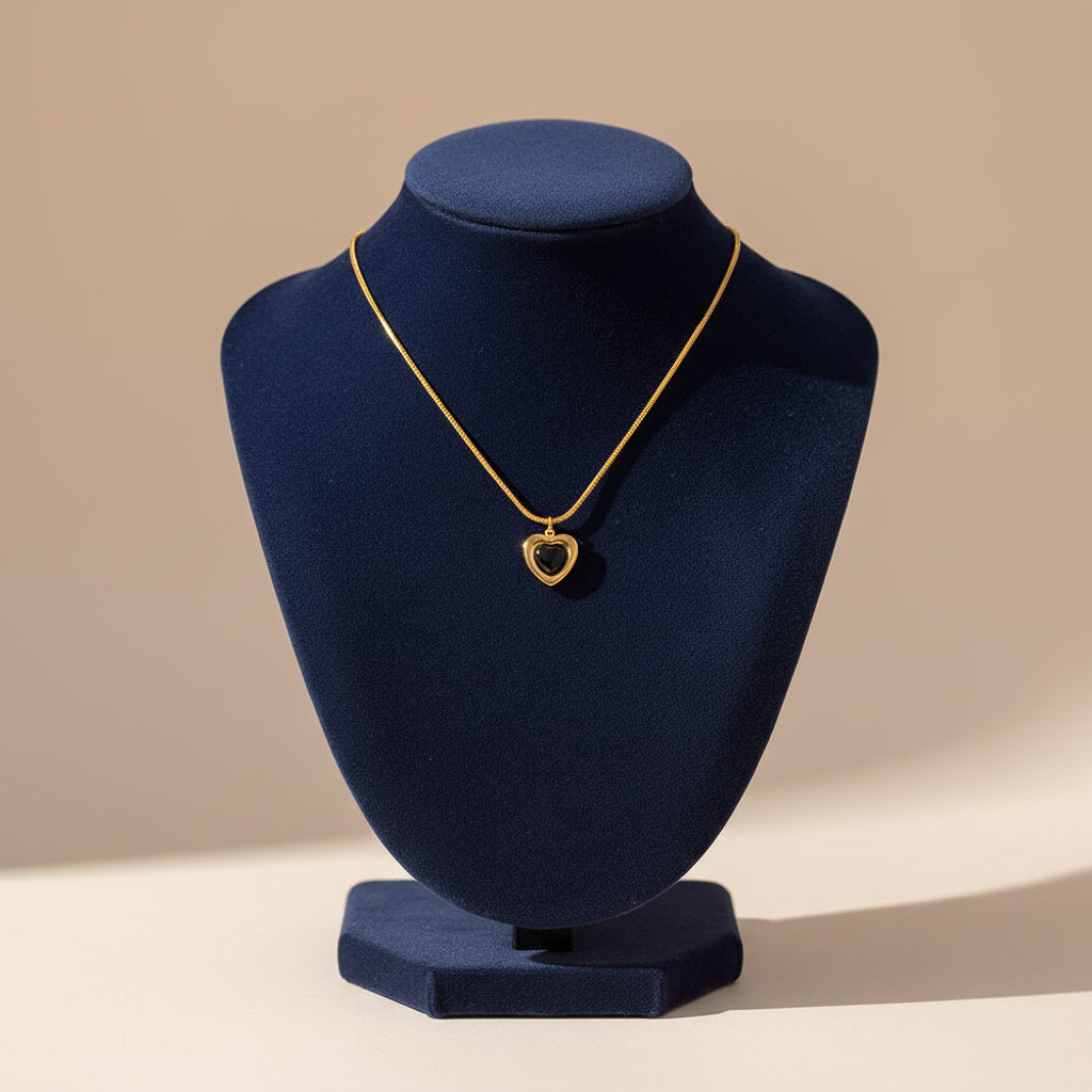 Lutche Black Heart Necklace