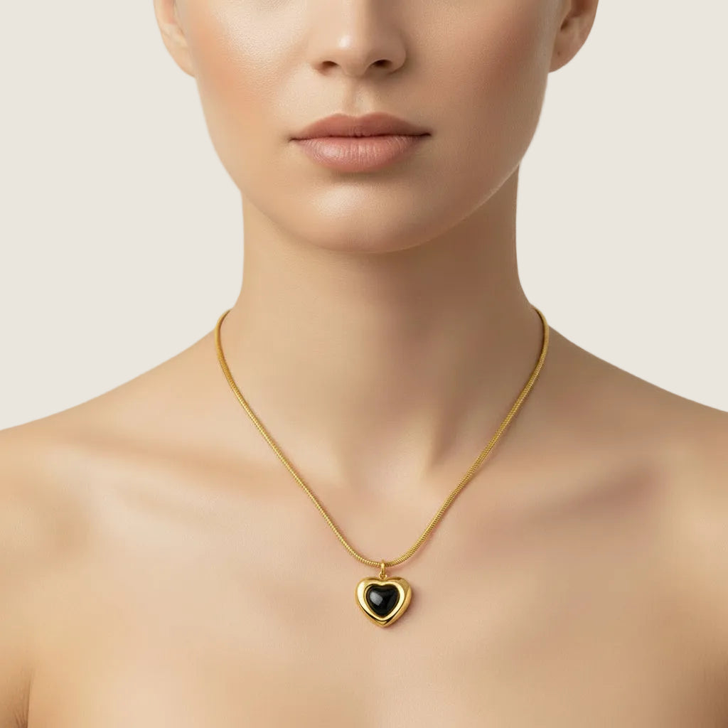 Lutche Black Heart Necklace