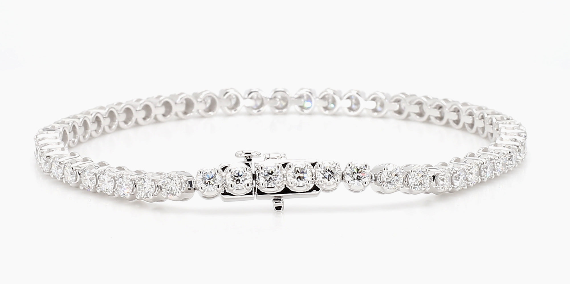 4.05 cttw 14k White Gold Round Luxe Tennis Bracelet