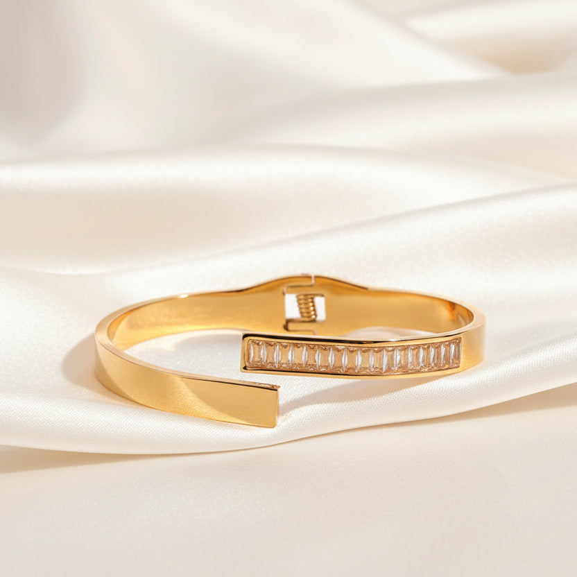 lutche-minimal-bangle-crystal-open-1