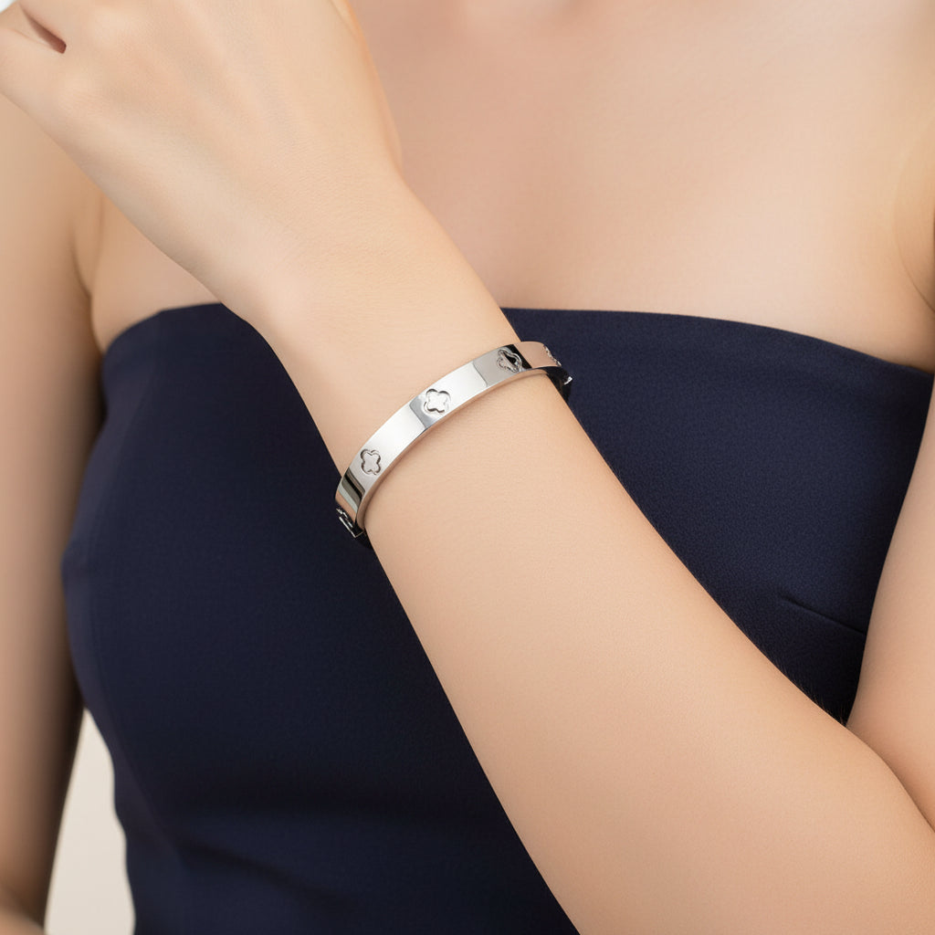 lutche-minimalist-bangle-clover-1