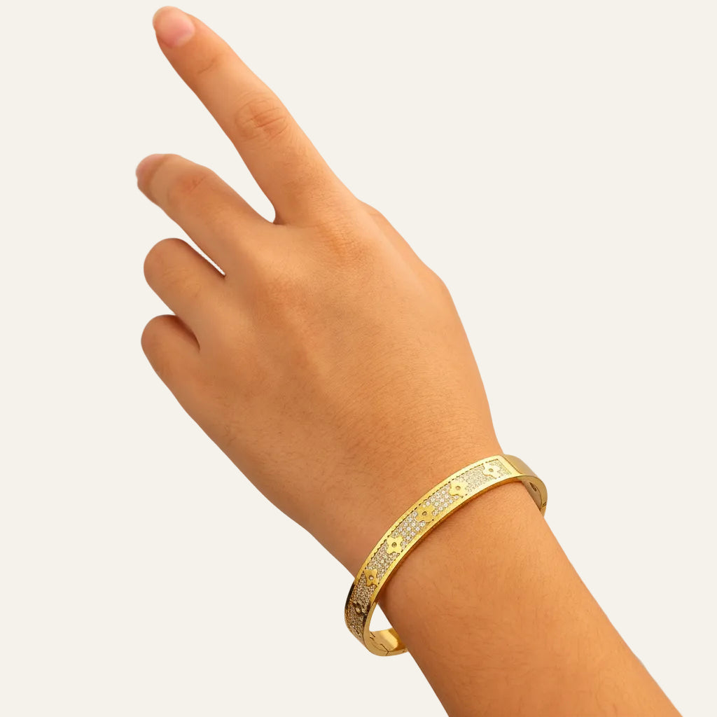 lutche-minimalist-bangle-engraved-1