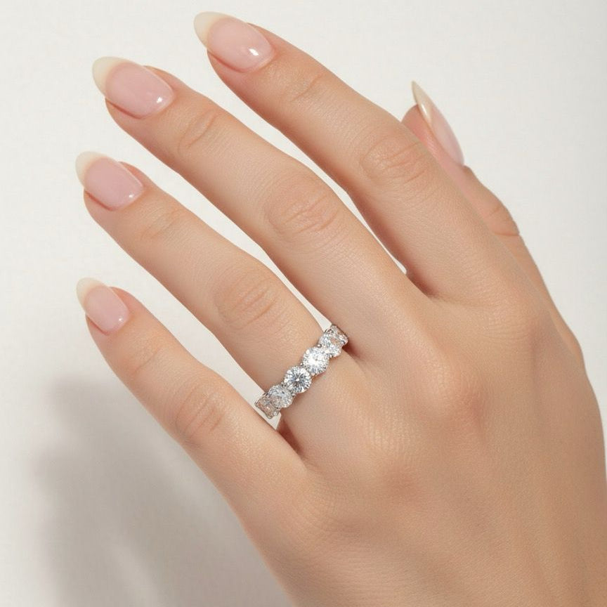 lutche-minimalist-ring-moissanite-1