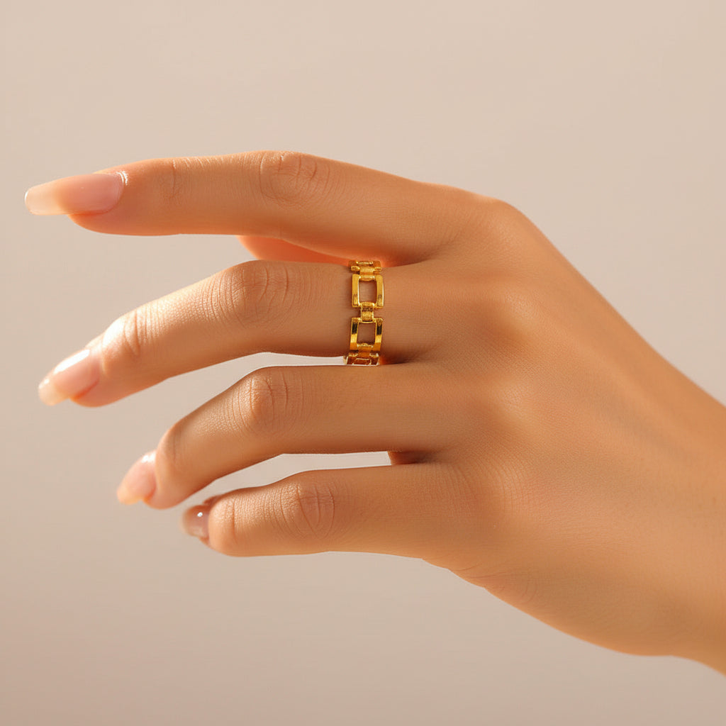 lutche-minimalist-ring-sculpted-geometric-link-1