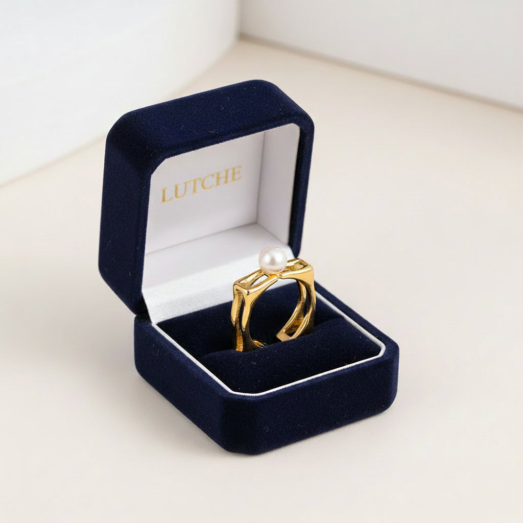 lutche-minimalist-ring-sculpted-open-pearl-1